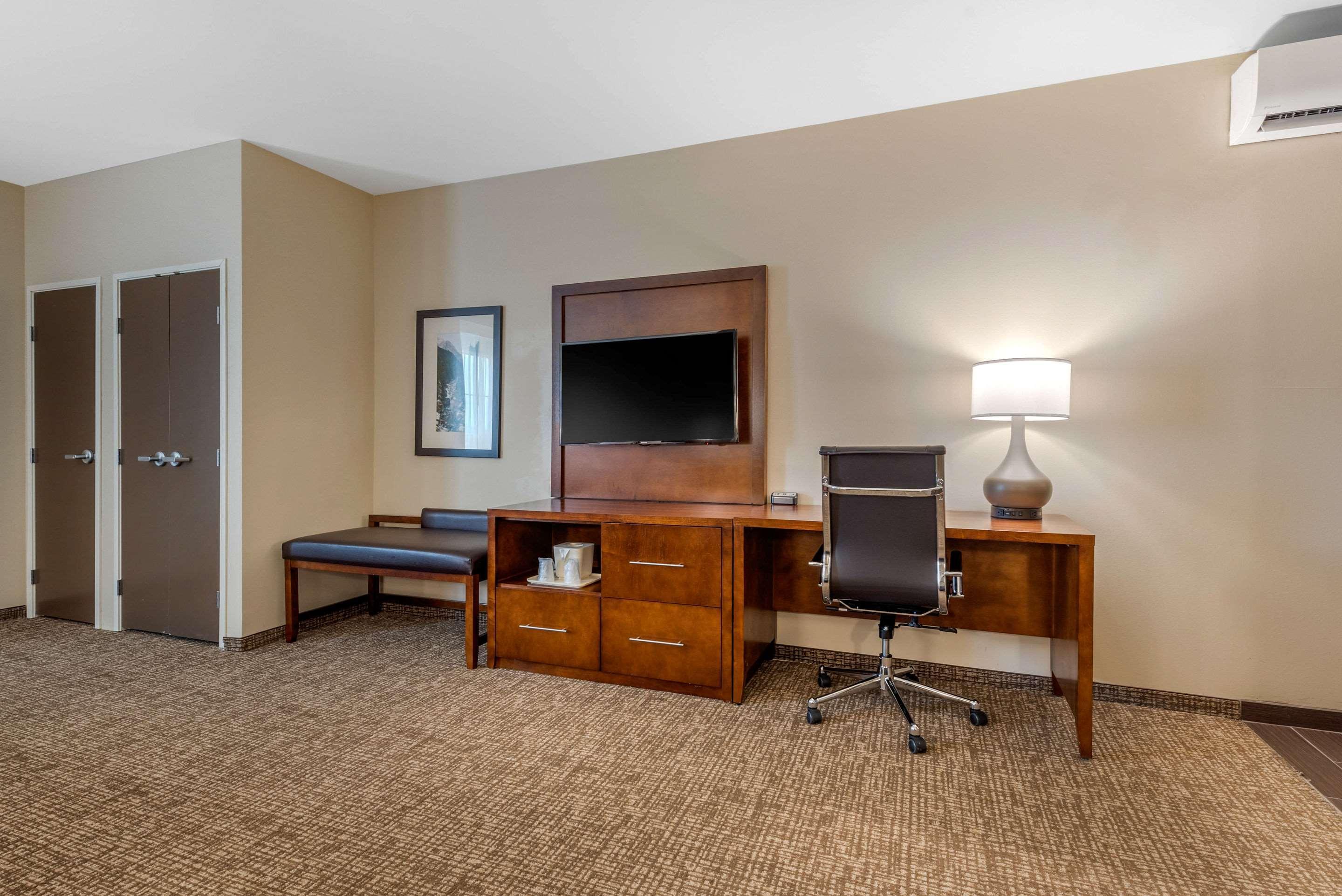 Comfort Suites Denver Near Anschutz Medical Campus Aurora Exterior photo