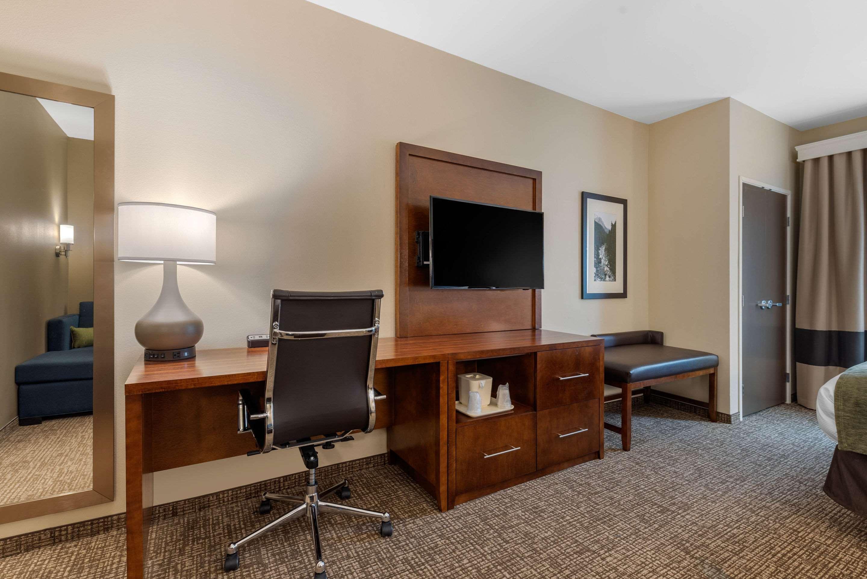 Comfort Suites Denver Near Anschutz Medical Campus Aurora Exterior photo