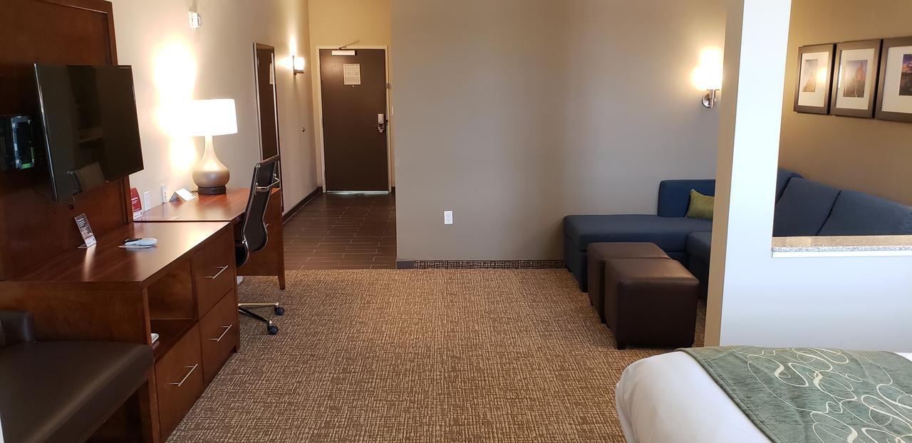 Comfort Suites Denver Near Anschutz Medical Campus Aurora Exterior photo