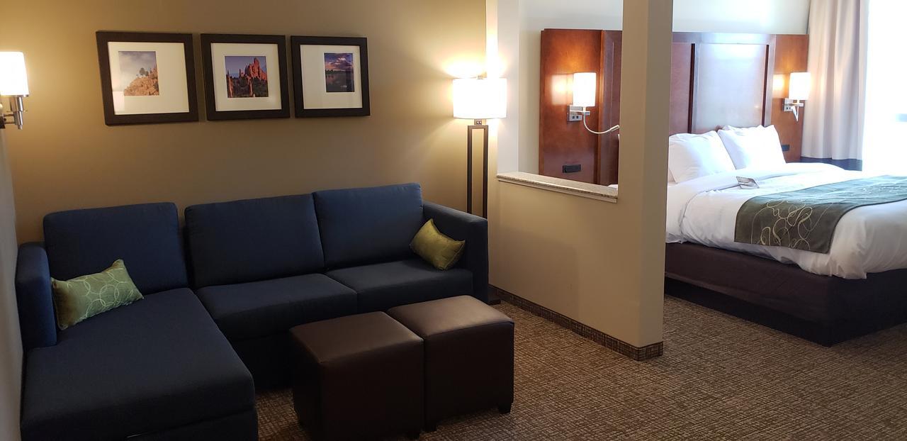 Comfort Suites Denver Near Anschutz Medical Campus Aurora Exterior photo